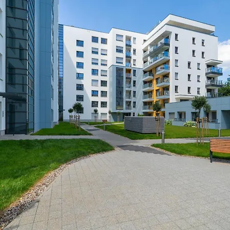 Apartment W Zielonej Okolicy Poznania Z Parkingiem By Renters *