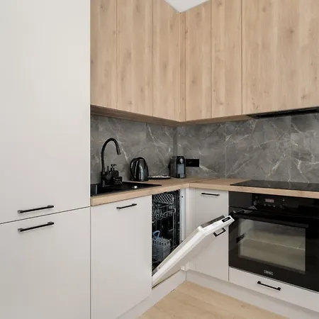 Apartment W Zielonej Okolicy Poznania Z Parkingiem By Renters *