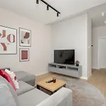 Apartment W Zielonej Okolicy Poznania Z Parkingiem By Renters