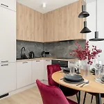 Apartment W Zielonej Okolicy Poznania Z Parkingiem By Renters *