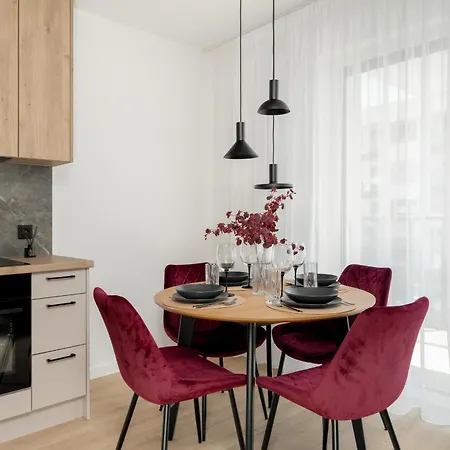 W Zielonej Okolicy Poznania Z Parkingiem By Renters Poznań