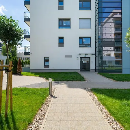 W Zielonej Okolicy Poznania Z Parkingiem By Renters * Poznań